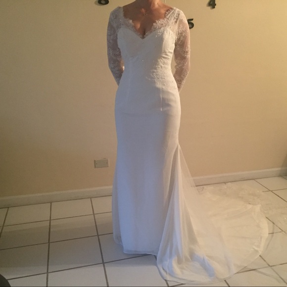 Wedding Dress - Picture 4 of 9